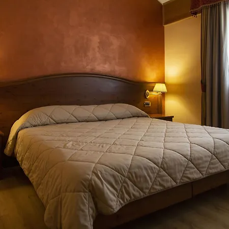 מלון Grand Del Parco 4*